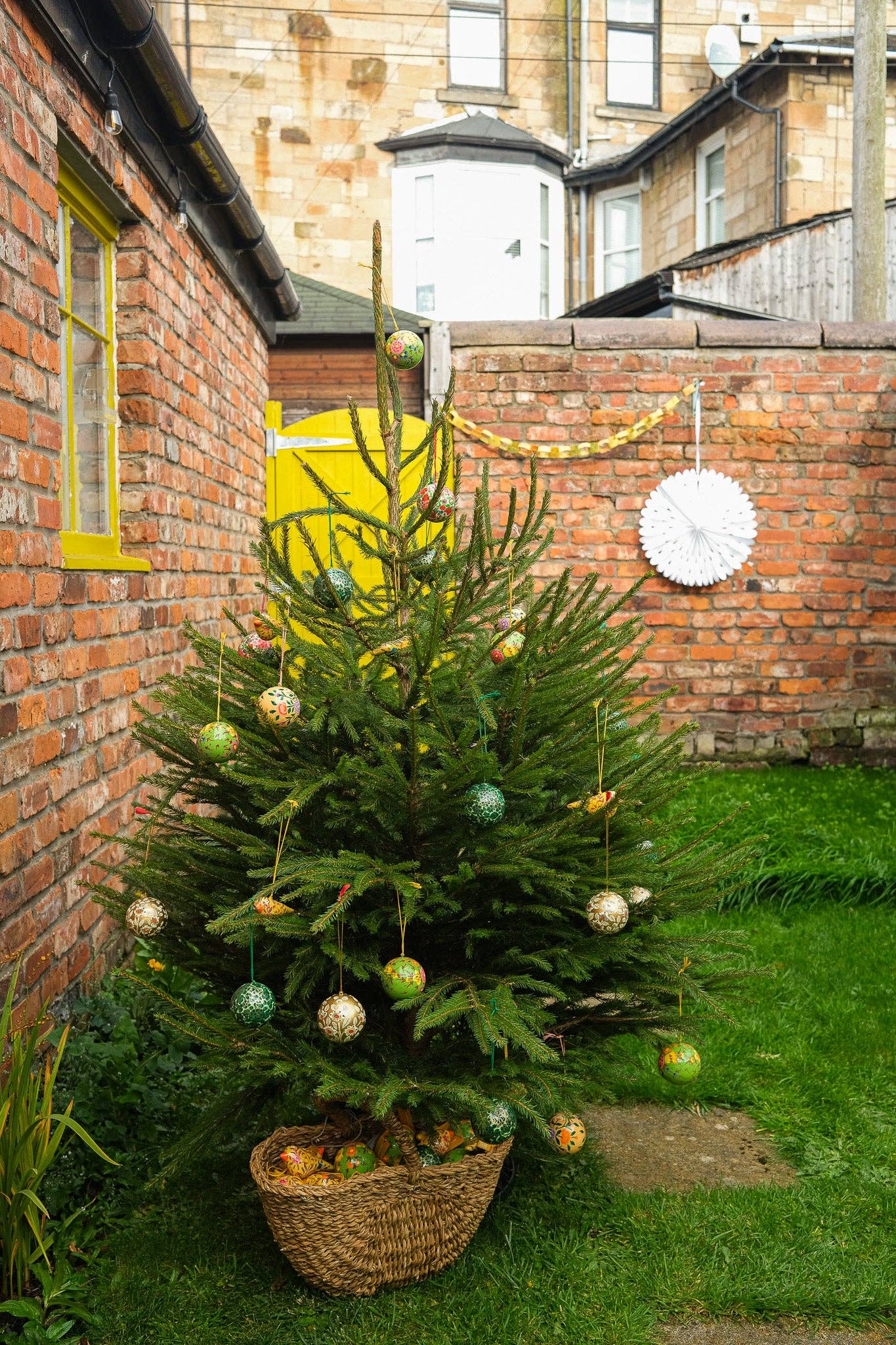 East End Press – wholesale Ornament – UK/EU: Emerald Green and Gold Bauble8