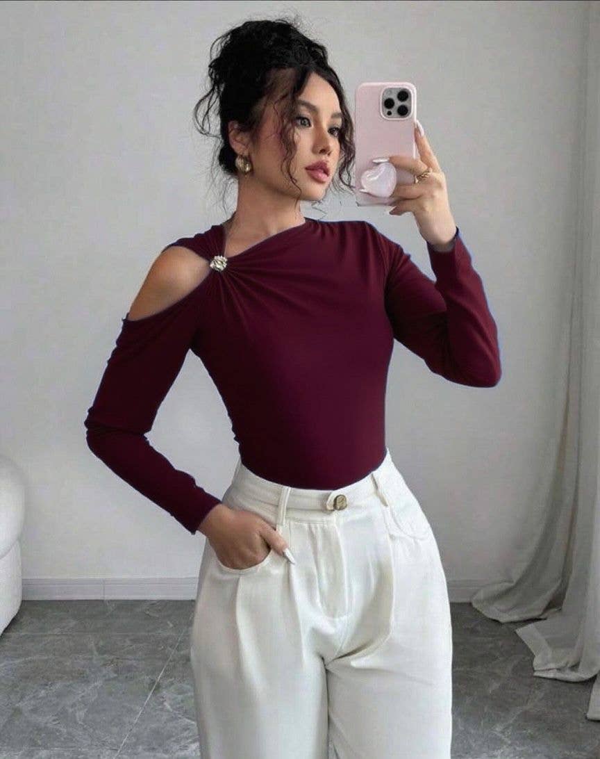 LORIANE - Wholesale T-Shirt - Women's - T10363 Asymmetric solid top with a brooch4