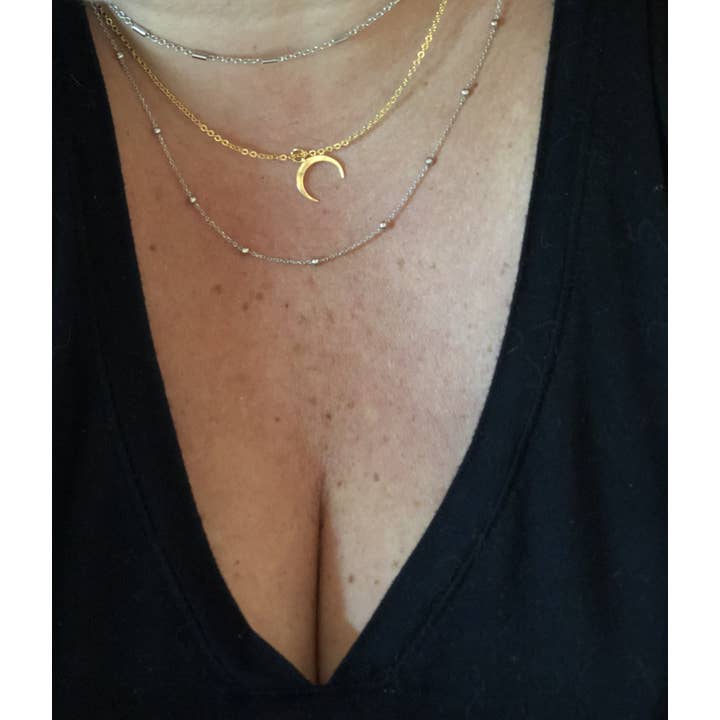 Links & Locks - Venta al por mayor Collares con colgantes/abalorios - Collar de luna de media casta de Tori Spelling