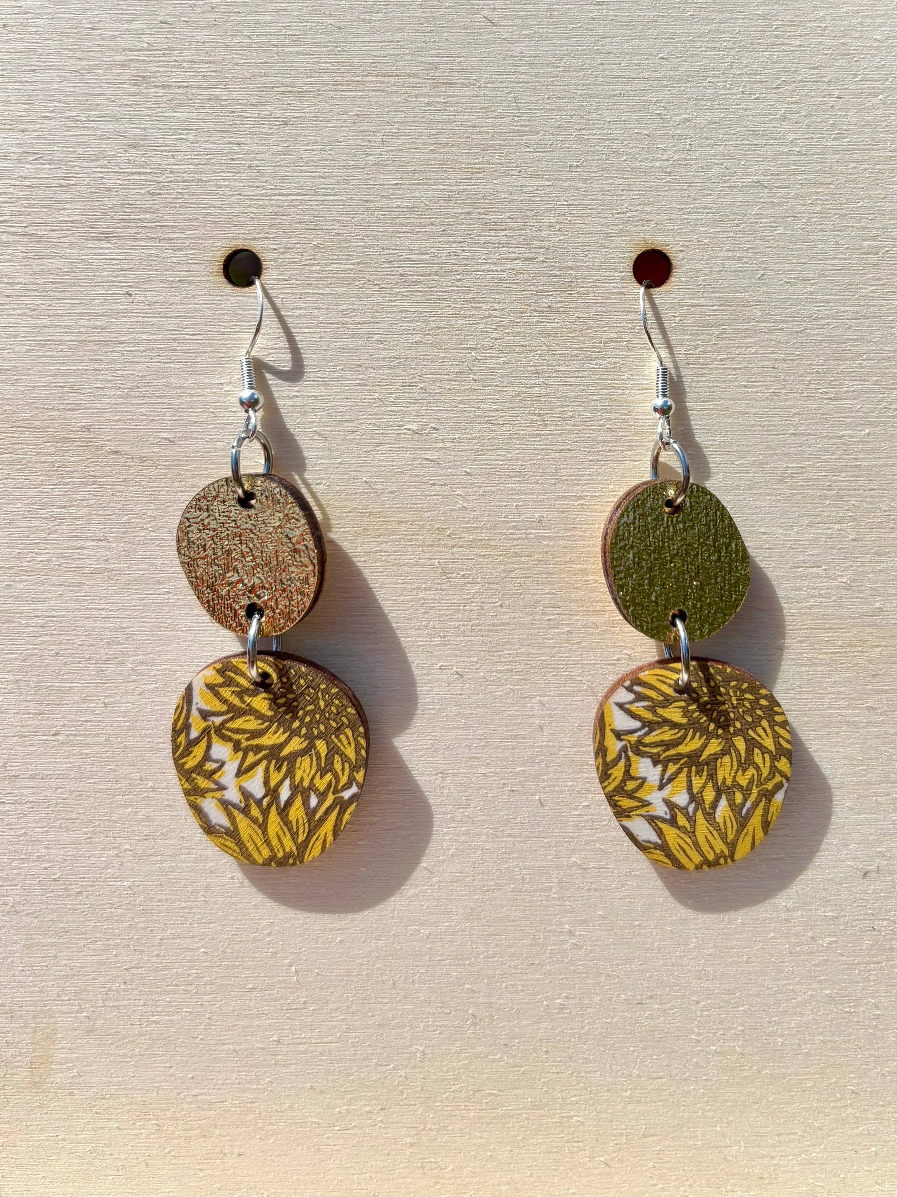 Beth Lewis Art – wholesale Dangle earrings – New Colourful Wooden Earrings9