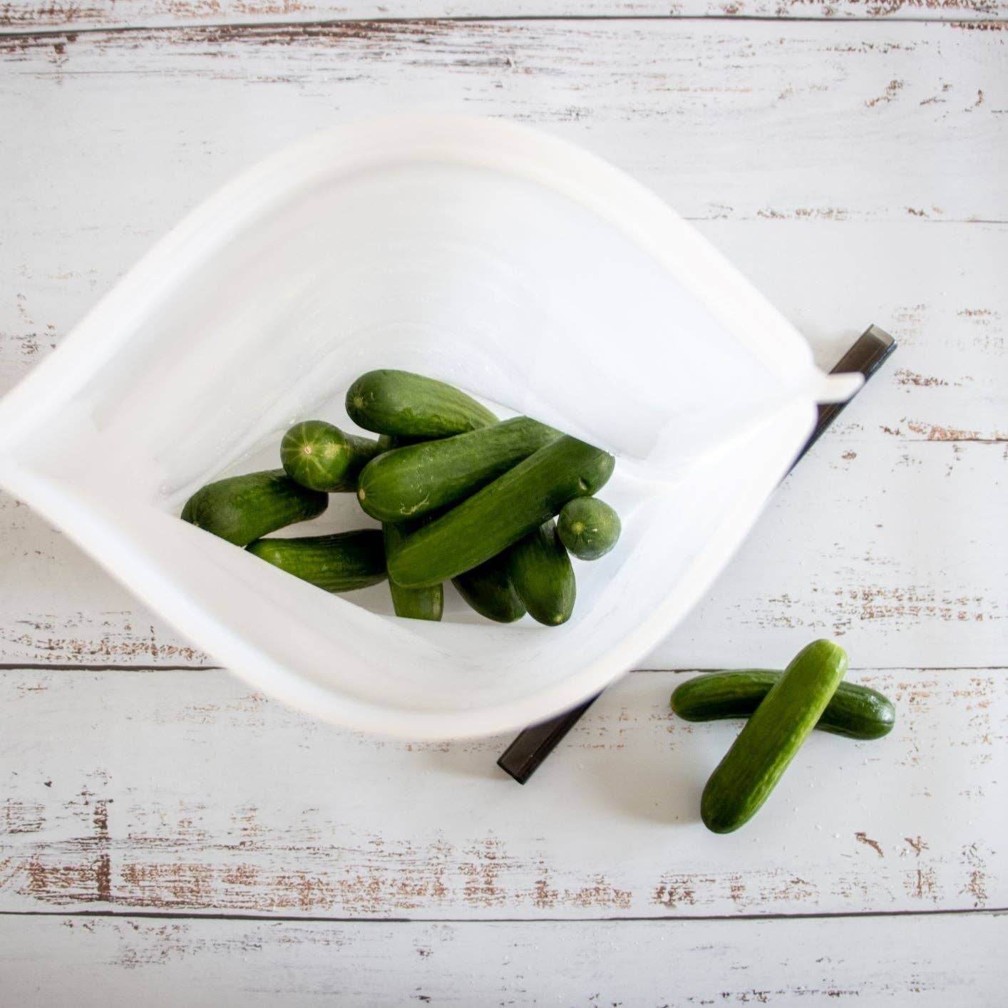 Us and The Earth - Wholesale Food Storage Wrap/Bag - 2500mL - Reusable Food Grade Silicone Zip Lock Food Pouch3