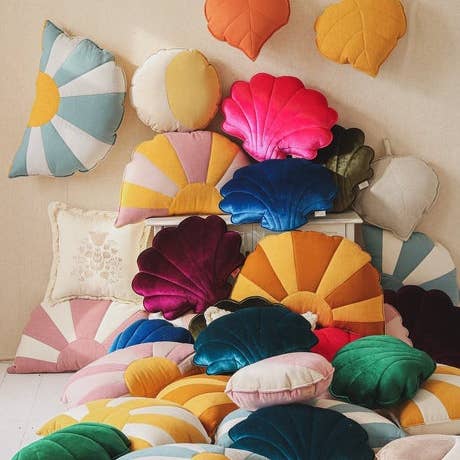 Moi Mili – wholesale Throw/decorative pillow – “Fucsia Pearl” Velvet Shell Pillow1