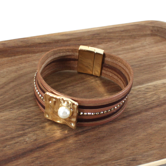 Pretty Persuasions - Vendita all'ingrosso Bracciale a polsino - B22088 Bracciale avvolgente in pelle PU decorata con perle sintetiche0