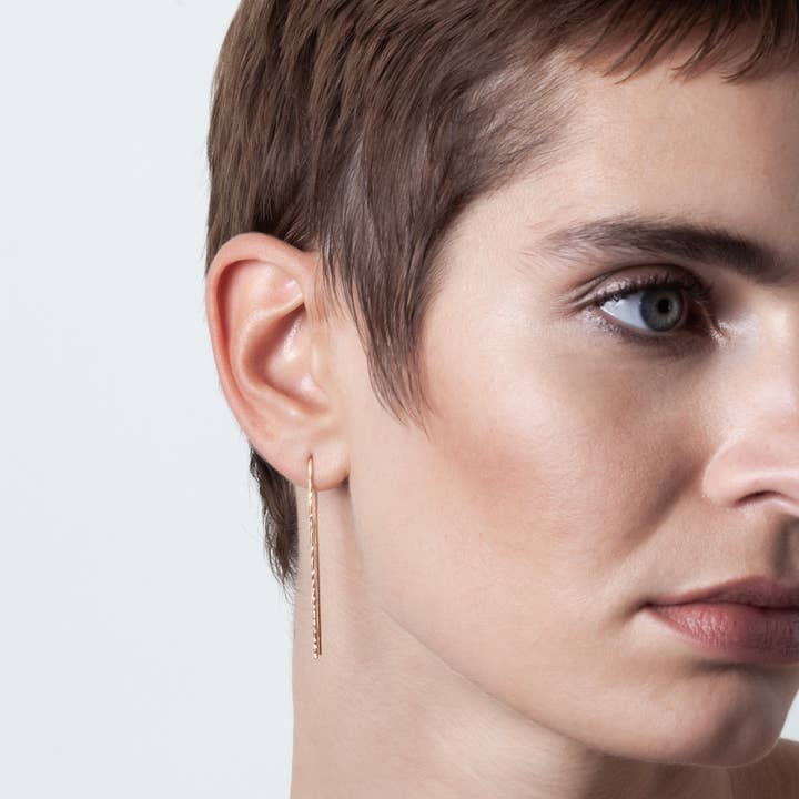 Atelier Paulin – Großhandel Einzelohrring – Gehämmerter Daphne U Ohrring - laminiertes Gelbgold