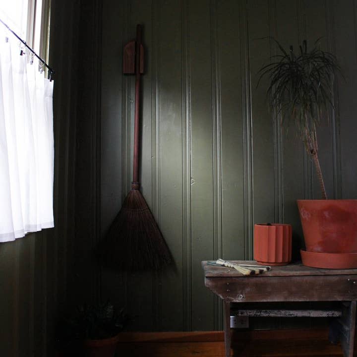 Sunhouse Craft – Großhandel Besen – Lokale Holzbesen Großhandel7