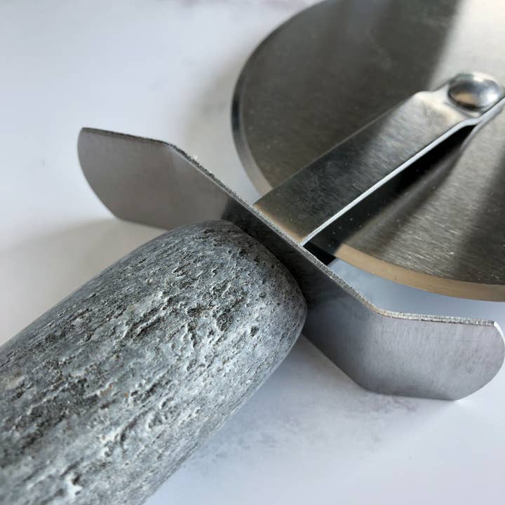 Funky Rock Designs - Wholesale Pizza Wheel - Efficient Stone Handled Pizza Wheel3