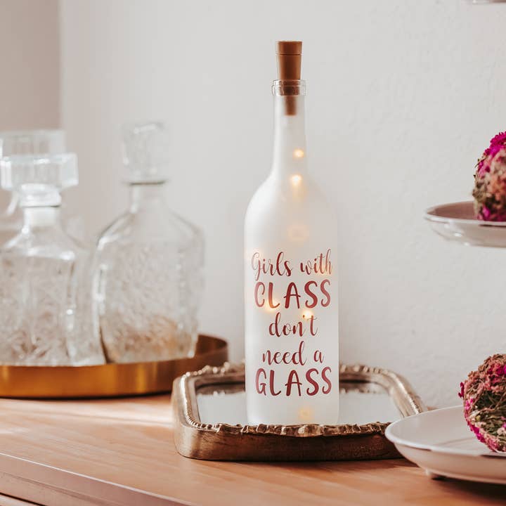 Lampada per bottiglia di vino, decorazione per la casa, regali, arredamento da bar, lampada originale per la vendita all'ingrosso da parte di Firefly Home Designs