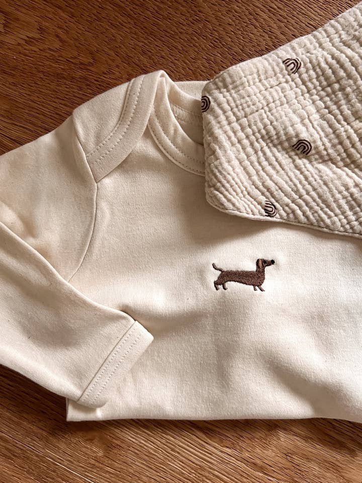 Body per neonato con ricamo di bassotto per la vendita all'ingrosso da parte di tierly