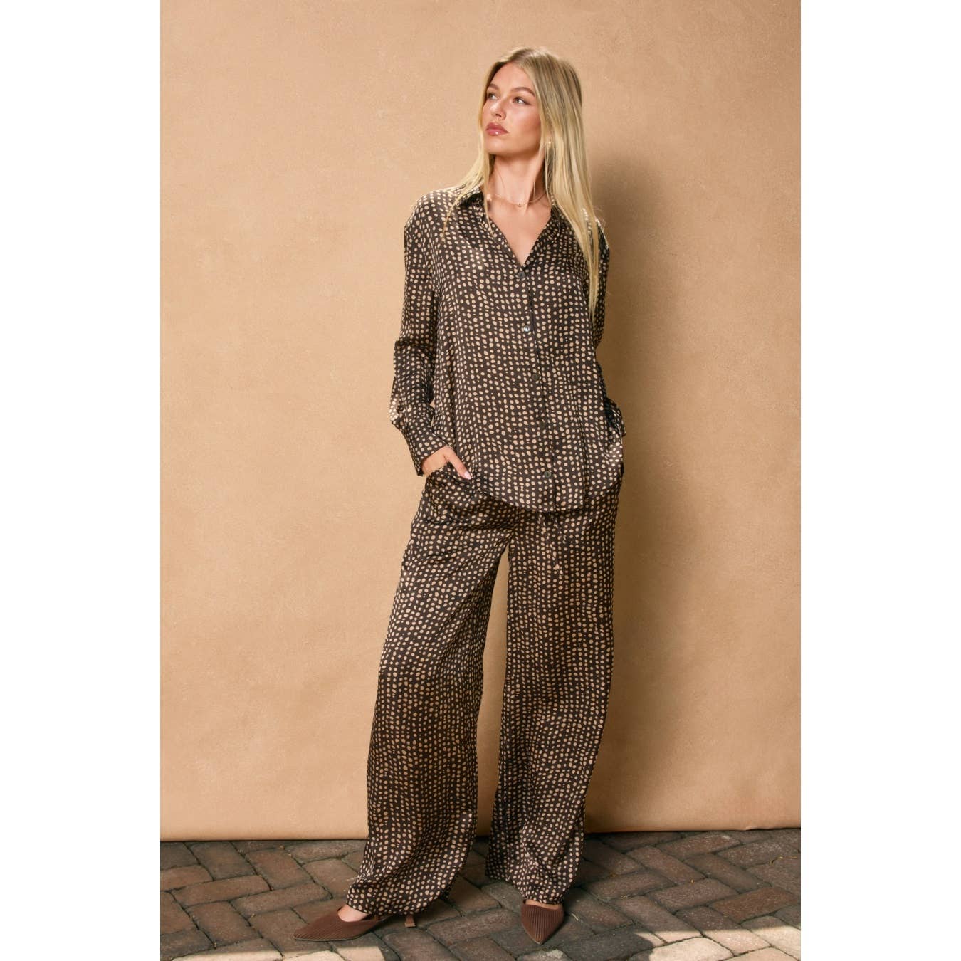 UMBER TAUPE Smoke and Sand Collared Shirt (1) for wholesale on Faire4