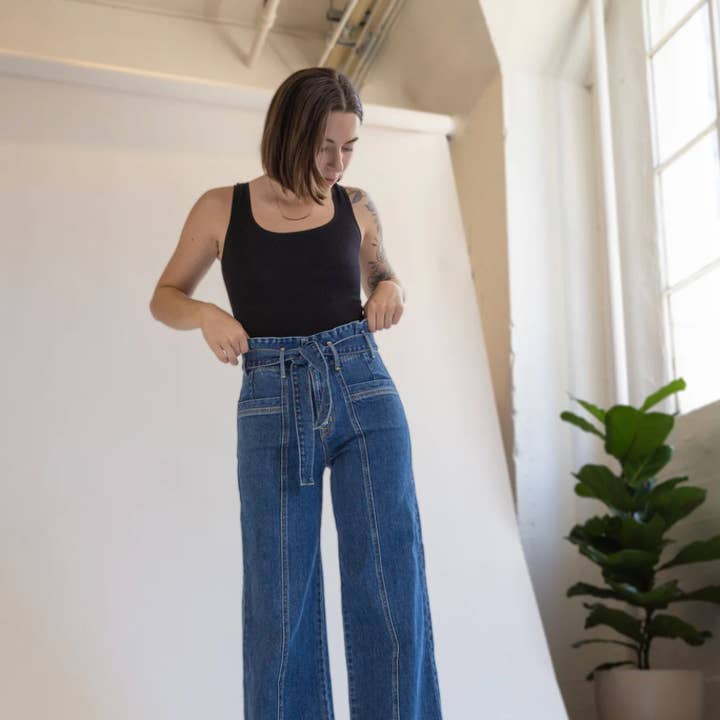 PENNY PAPERBAG WIDE LEG IN LAGUNA WASH and other Purchase Wholesale qualite defaut pret a porter. Free Returns & Net 60 Terms on Faire trending on Faire.