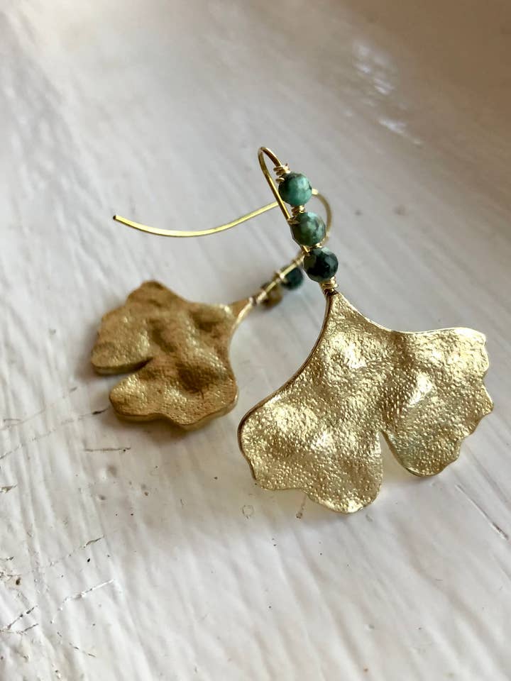 Ginkgoblätter mit facettierten Jaspissteinen für den Großhandel von Rising Dawn Boutique