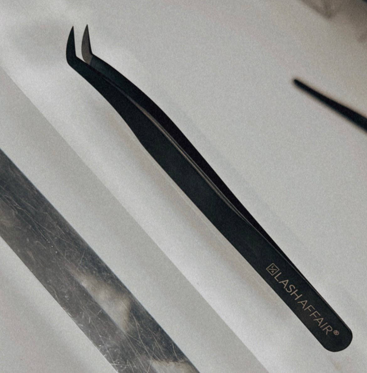 Lash Affair - Wholesale Tweezers - Perfect Fit | Ribbed + Matte Black1