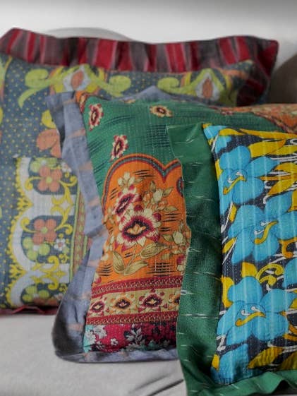 Cuscino Vintage Kantha & Ikat Unico nel suo Genere 1 per la vendita all'ingrosso da parte di Annahmol