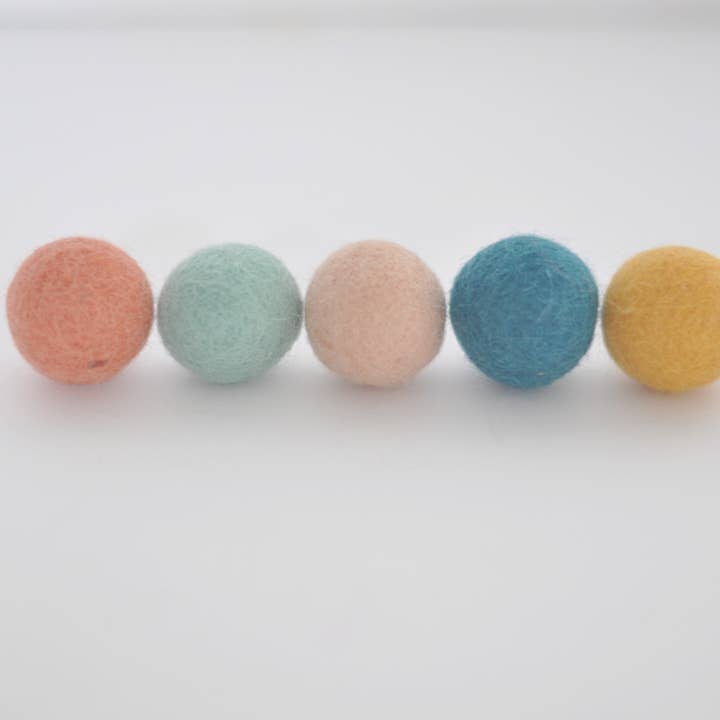 JuJuBee Goods - Wholesale Craft Supplies - Boho Craft Felt Balls - 2.5 cm (1 inch) wool pom poms