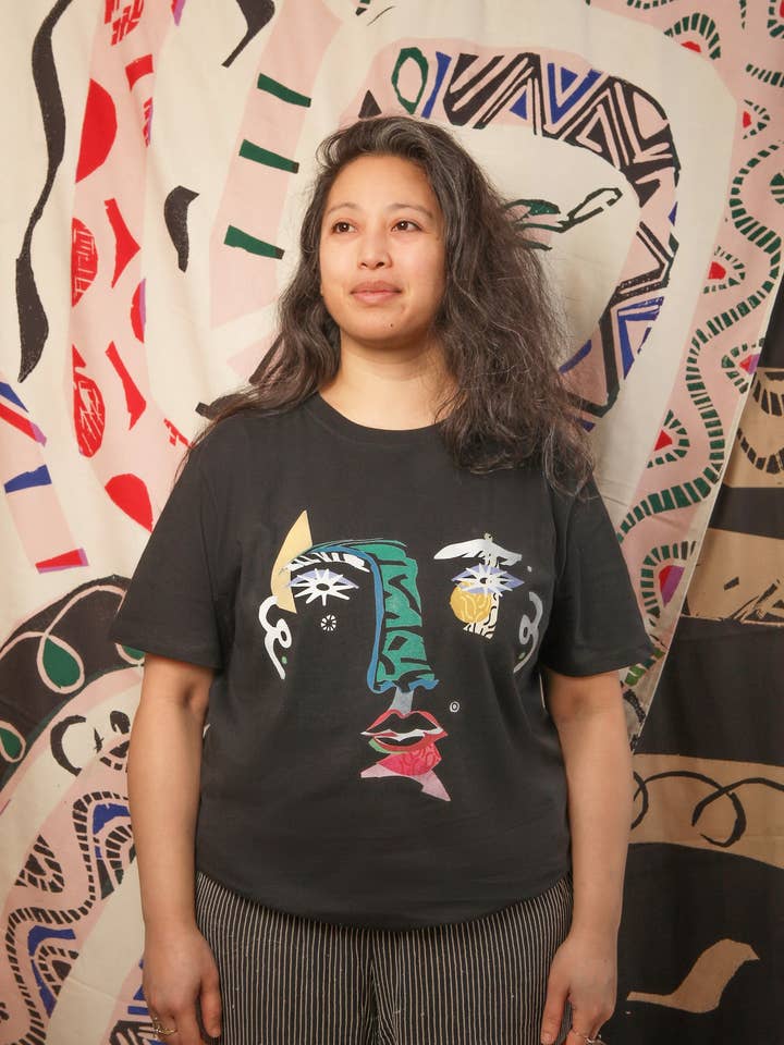 Camiseta unisex negra de algodón orgánico Birdsong x Kim Chin para venta al por mayor de Birdsong London