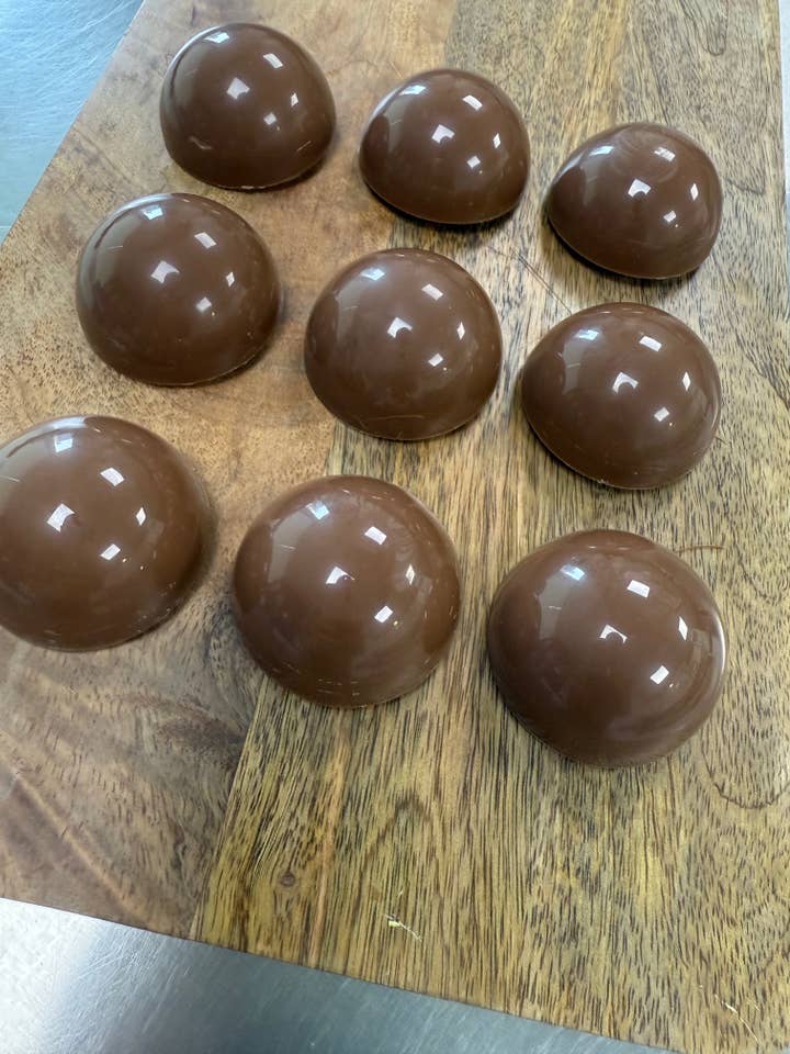 Banoffee-Creme (6 Kuppeln) für den Großhandel von Kakawa Artisan Chocolate & Co Ltd