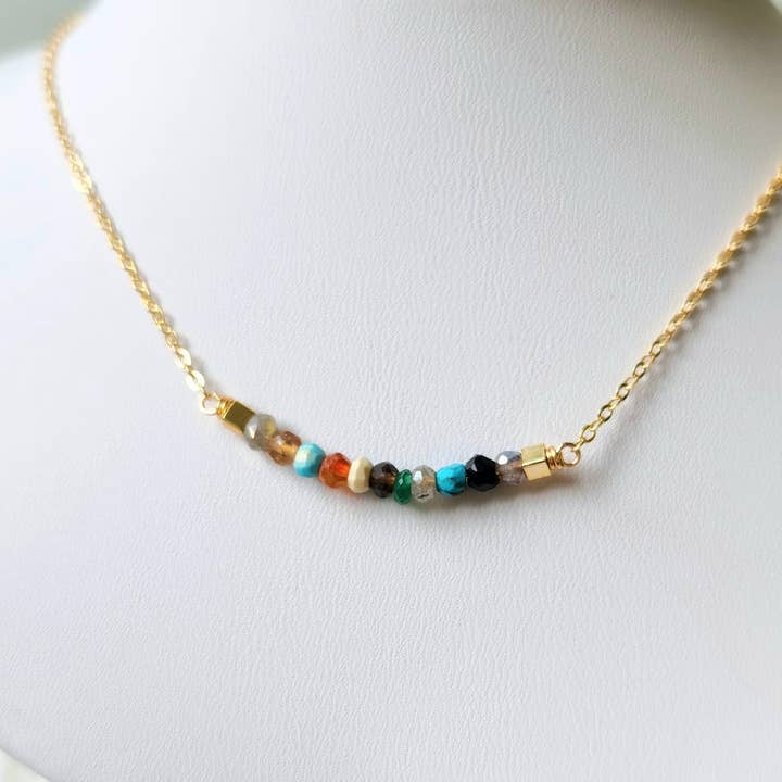 Mehrsteinbogen-Goldkette für den Großhandel von Edgy Petal Jewelry