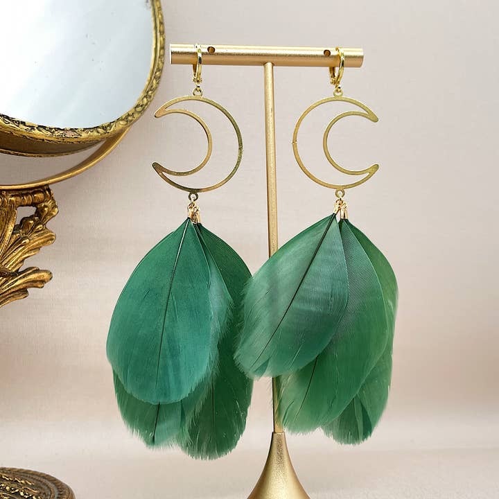 Brincos de Pena de Lua Crescente Escuros por atacado de Rustic Souls