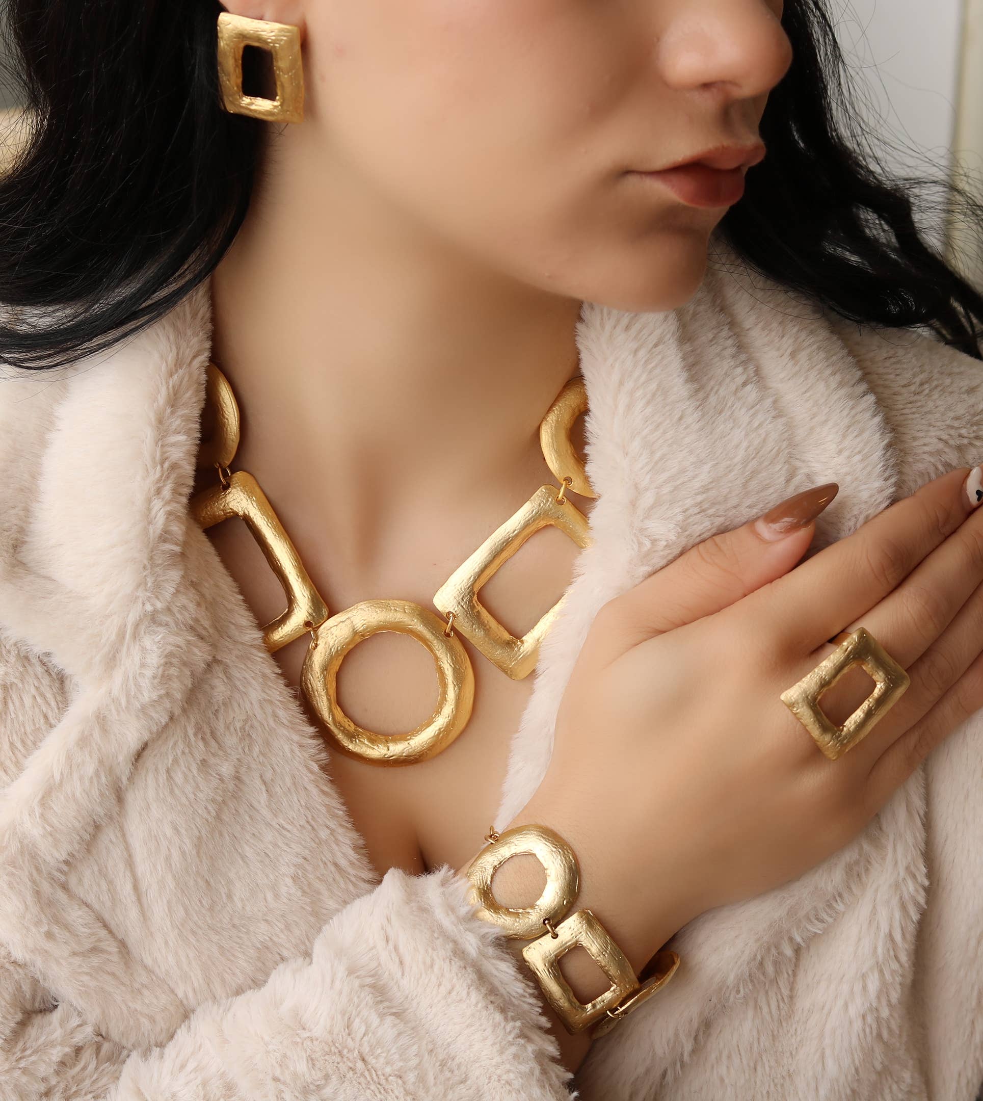 BUBU BY TEKIN SHOP - Wholesale Jewelry Set - Geometric-Shaped Matte Gold Plated Jewelry Set
