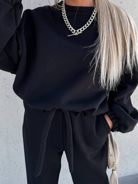 Black Cropped Pullover With Waist Tie And Sweatpants Set
for wholesale by ONELEVEN & CO.