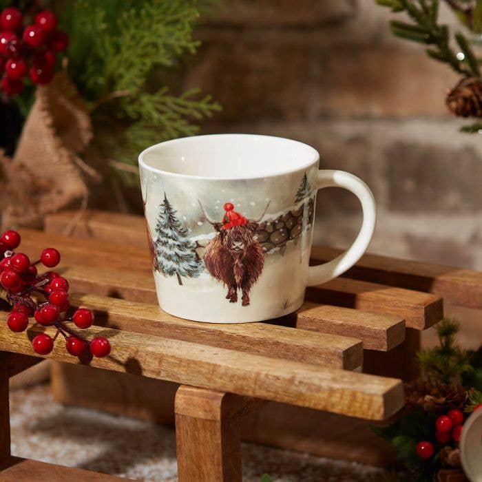 Weihnachts-Highland-Kuh-Tasse Weißes Steingut mit Steinmauer für den Großhandel von Langs