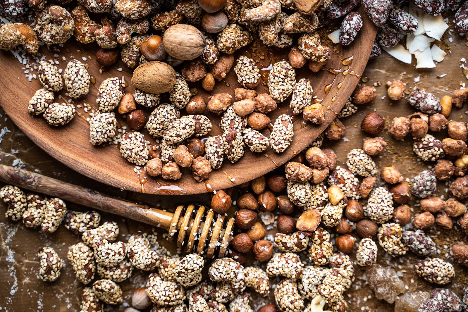 Happy Hours en Biovallée - Venta al por mayor Frutos secos - Miel de anacardo y sésamo orgánica de comercio justo a granel, caja de 5 kg1