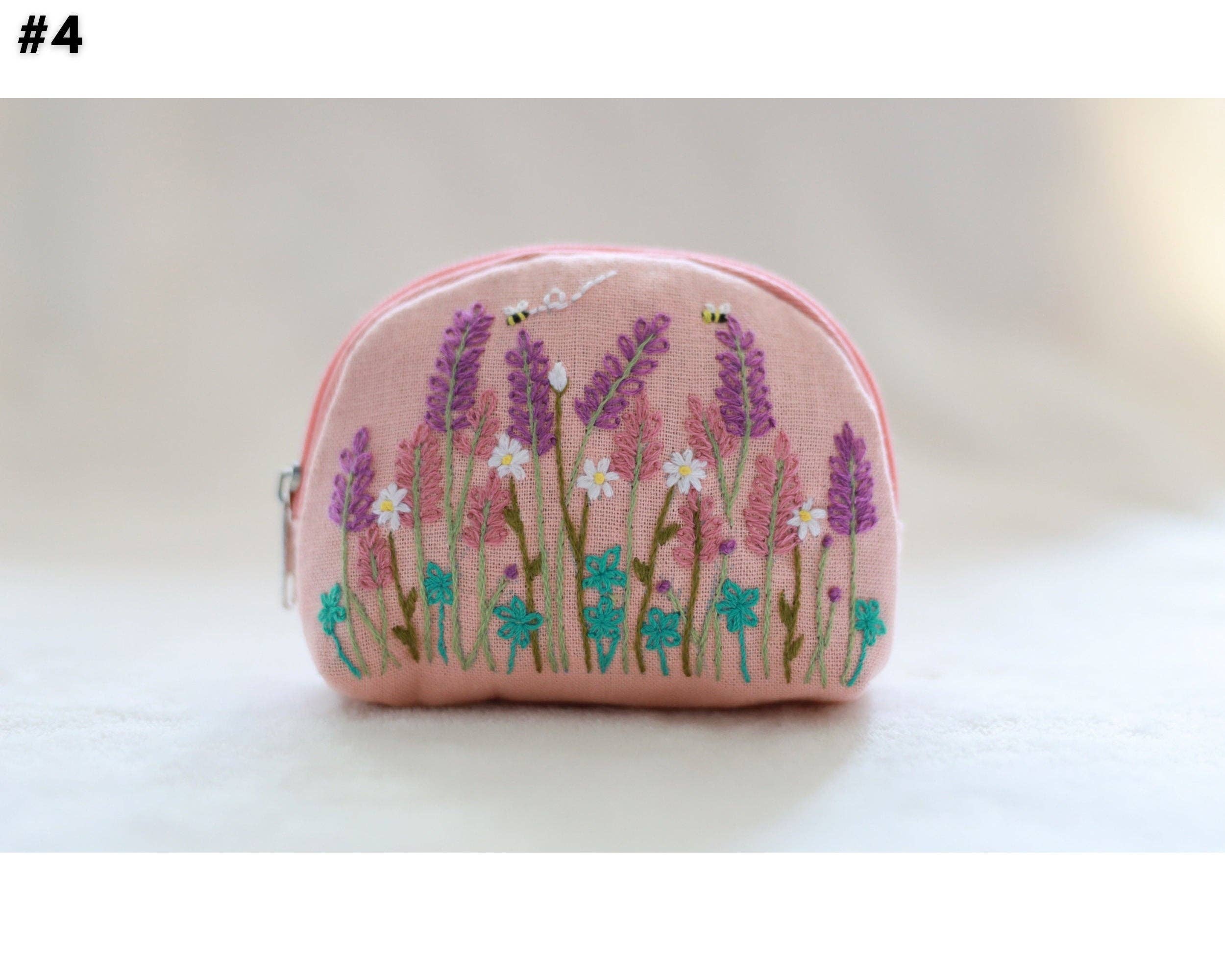 Finer Embroidery – Engroshandel Møntpung - Dame – Håndbroderet møntpung med blomsterbroderi3