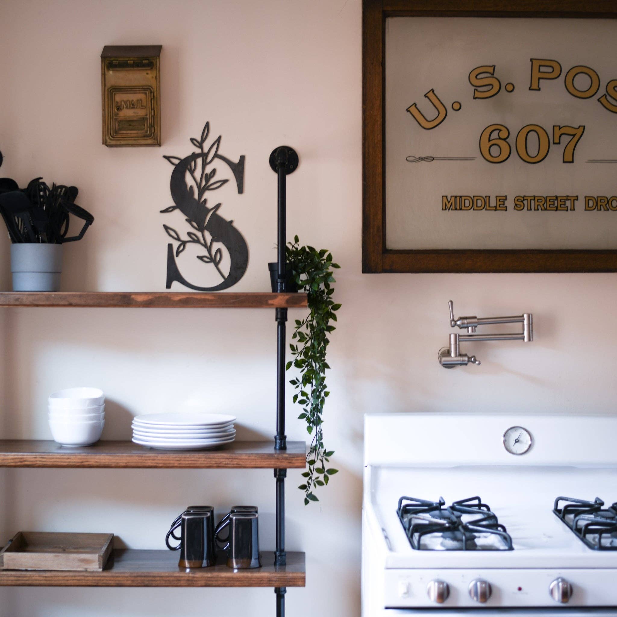 Keystone Steel Co. - Wholesale Wall Accent - Botanical Letter Wall Decor5