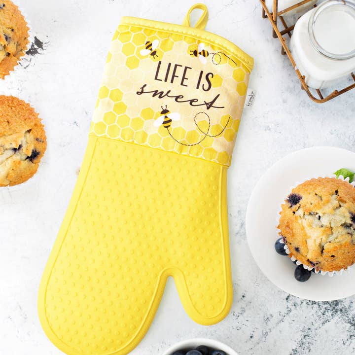 DM Merchandising - Wholesale Oven mitt/pot holder - Krumbs Kitchen Homemade Happiness Silicone Oven Mitts Open S5