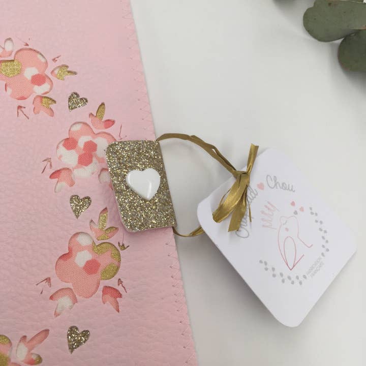 Protège carnet de santé en simili cuir couronne de fleurs en miller pour la vente par Crapaud Chou
