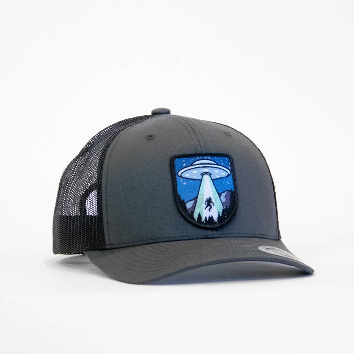 Bigfoot UFO Conspiracy | Casquette Trucker pour la vente par Squatchy