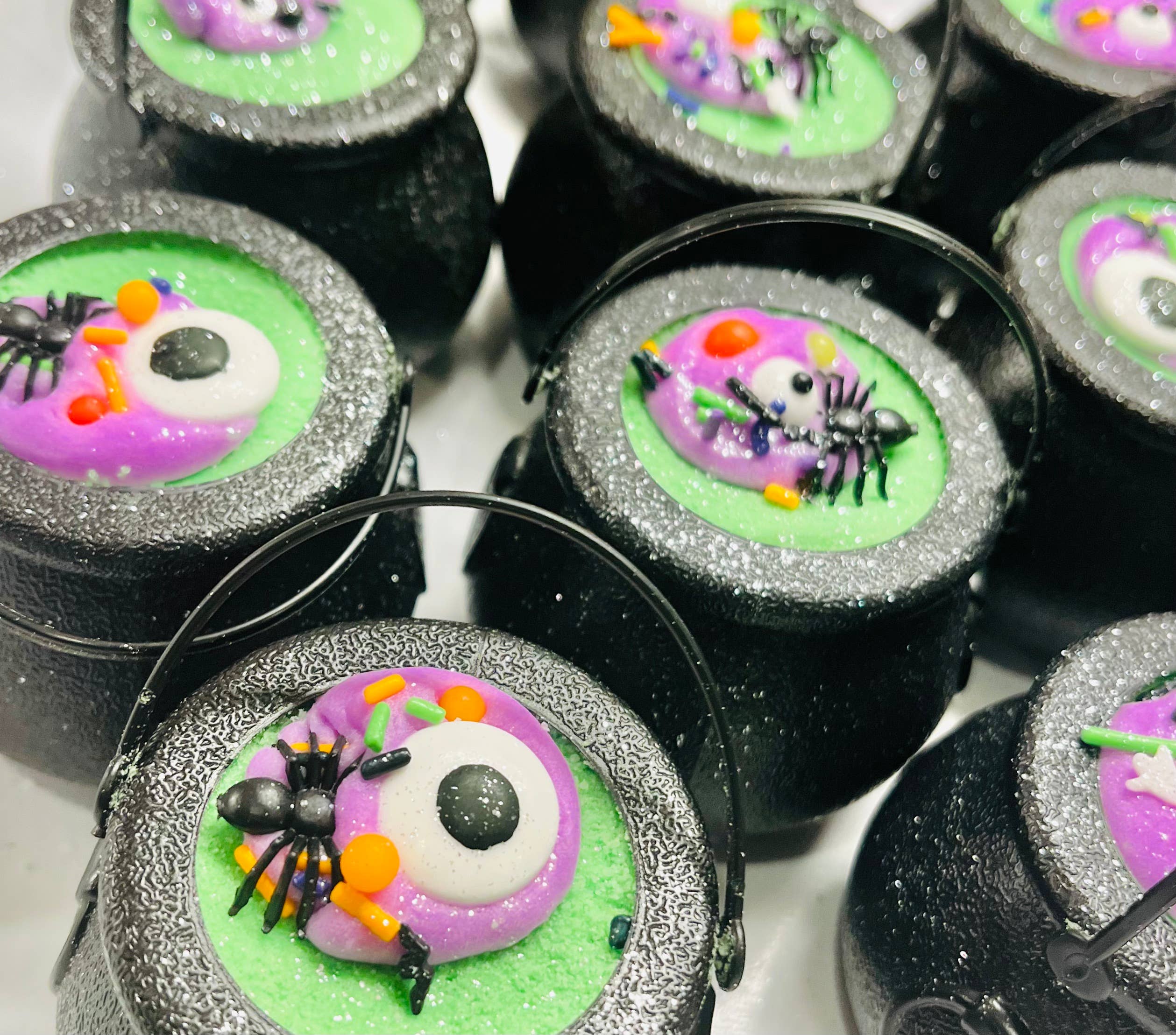 The Burlap Barn Company - Wholesale Bath Bomb/Fizz - Cauldron Bath Bomb1