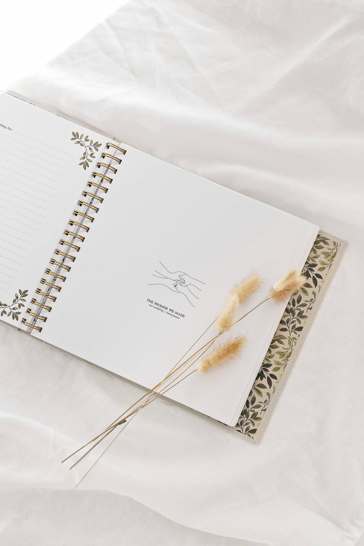 Paige Tate & Co. – Scrapbook por atacado – À Medida que Crescemos: Livro de Memórias para Casais (Dia dos Namorados)1