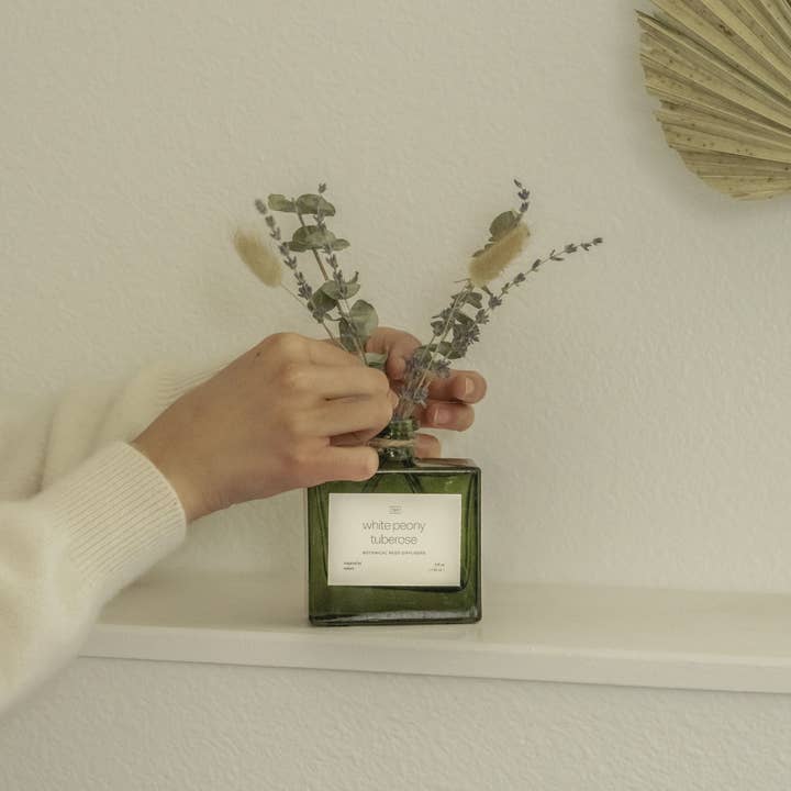 Craft & Kin - Wholesale Reed Diffuser - Green Glass Reed Diffuser with Flowers13