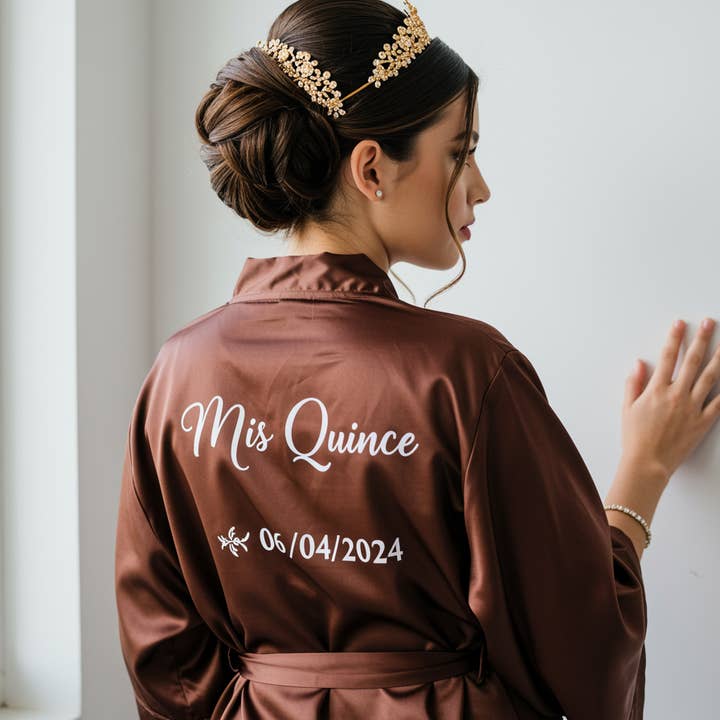 The Blissful - Venta al por mayor Bata - Mujer - Bata de satén personalizada para quinceañera, bata kimono para prepararse, regalo de cumpleaños2
