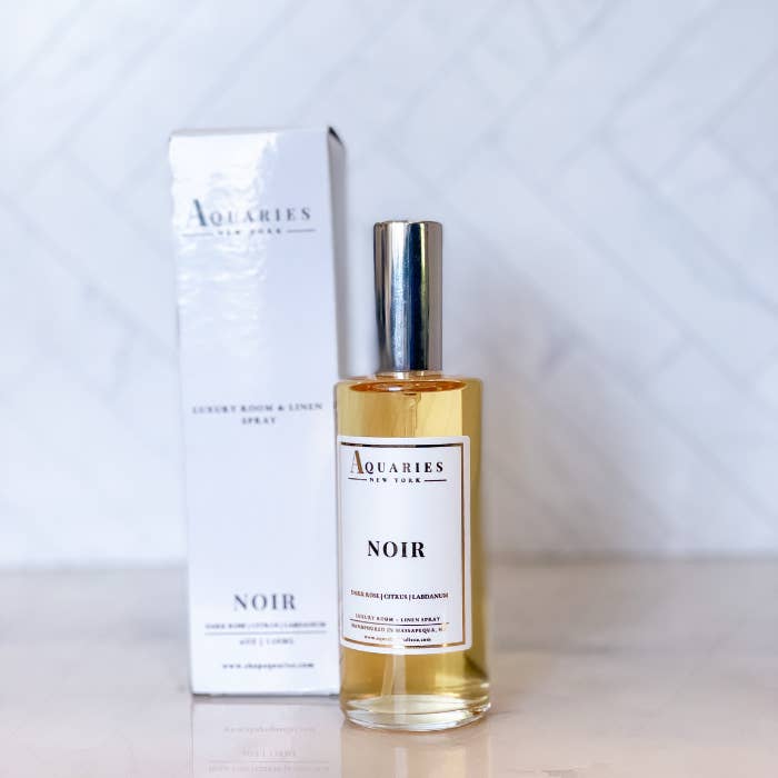 Spray de luxe à la rose foncée, aux agrumes et au labdanum pour chambre, voiture et linge de maison pour la vente par AQUARIES