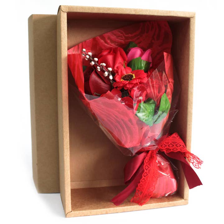 AWGifts Europe - Vendita all'ingrosso Set bagno e corpo - Set da Bagno e Corpo con Bouquet di Fiori e Sapone per le Mani in Scatola Rossa1