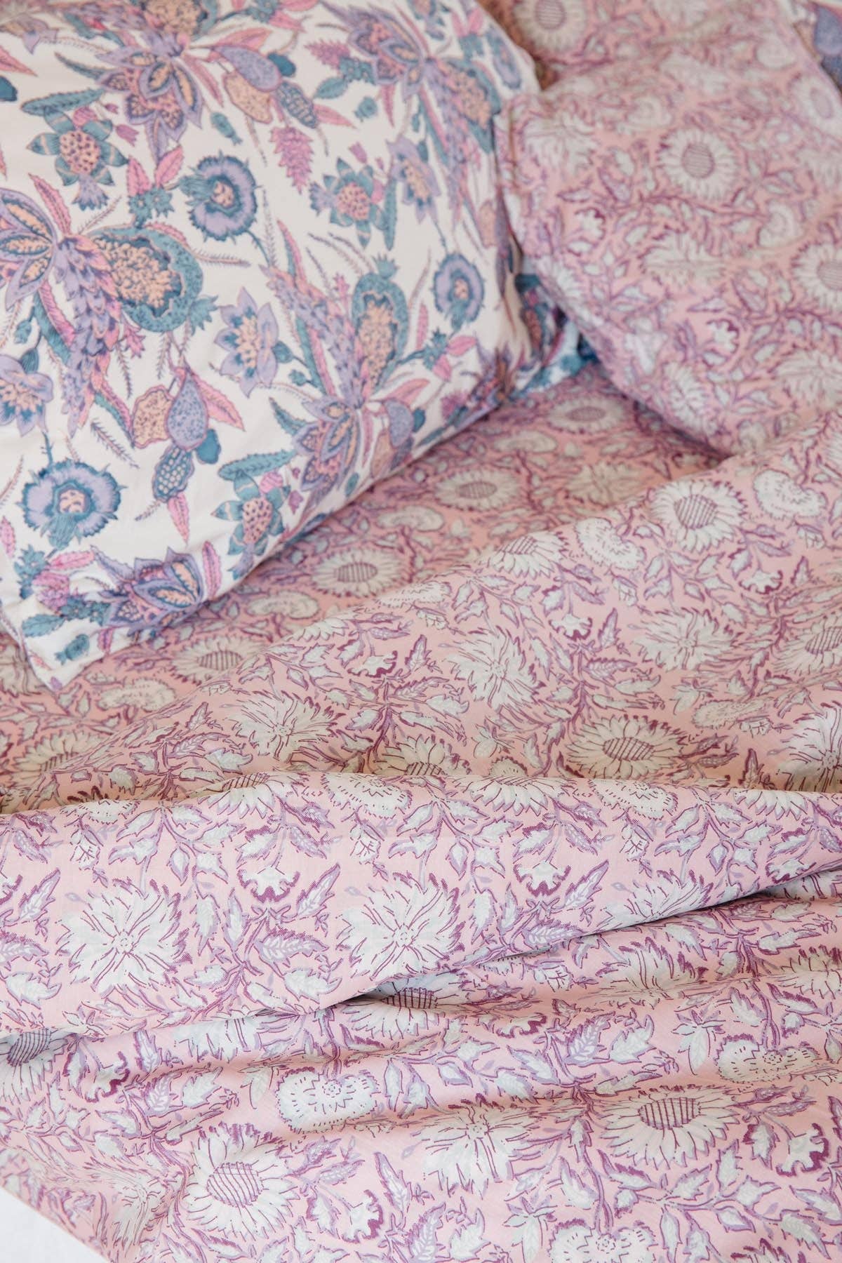 Jardin de Marguerites Roses Noemie Duvet Cover - Bedding - flowers - pink for wholesale on Faire