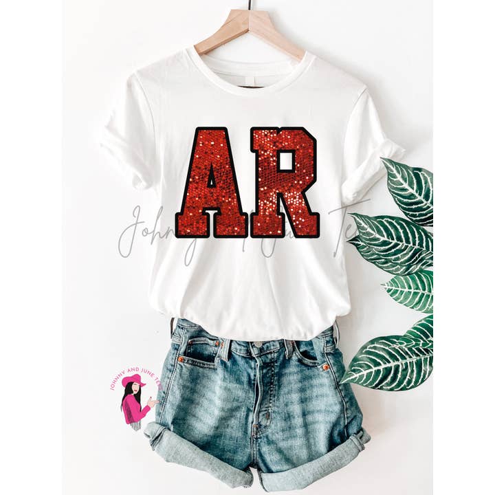 Arkansas FAUX Sequin Comfort Colors Gameday skjorta, Woo Pig för wholesale av Johnny and June Tees