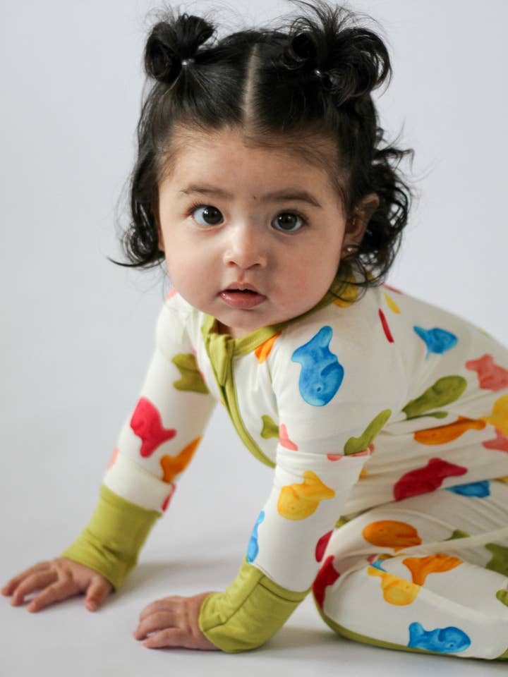 Body en bambou Rêves d'aquarium /| Imprimé poisson rouge pour bébés pour la vente par Rayns Tiny Stitches