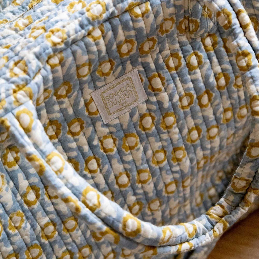 Bonheur du Jour – Großhandel Weekender-Tasche – Damen – Tasche Isha Blau – Große gesteppte Tasche mit indischem Blumenmuster3