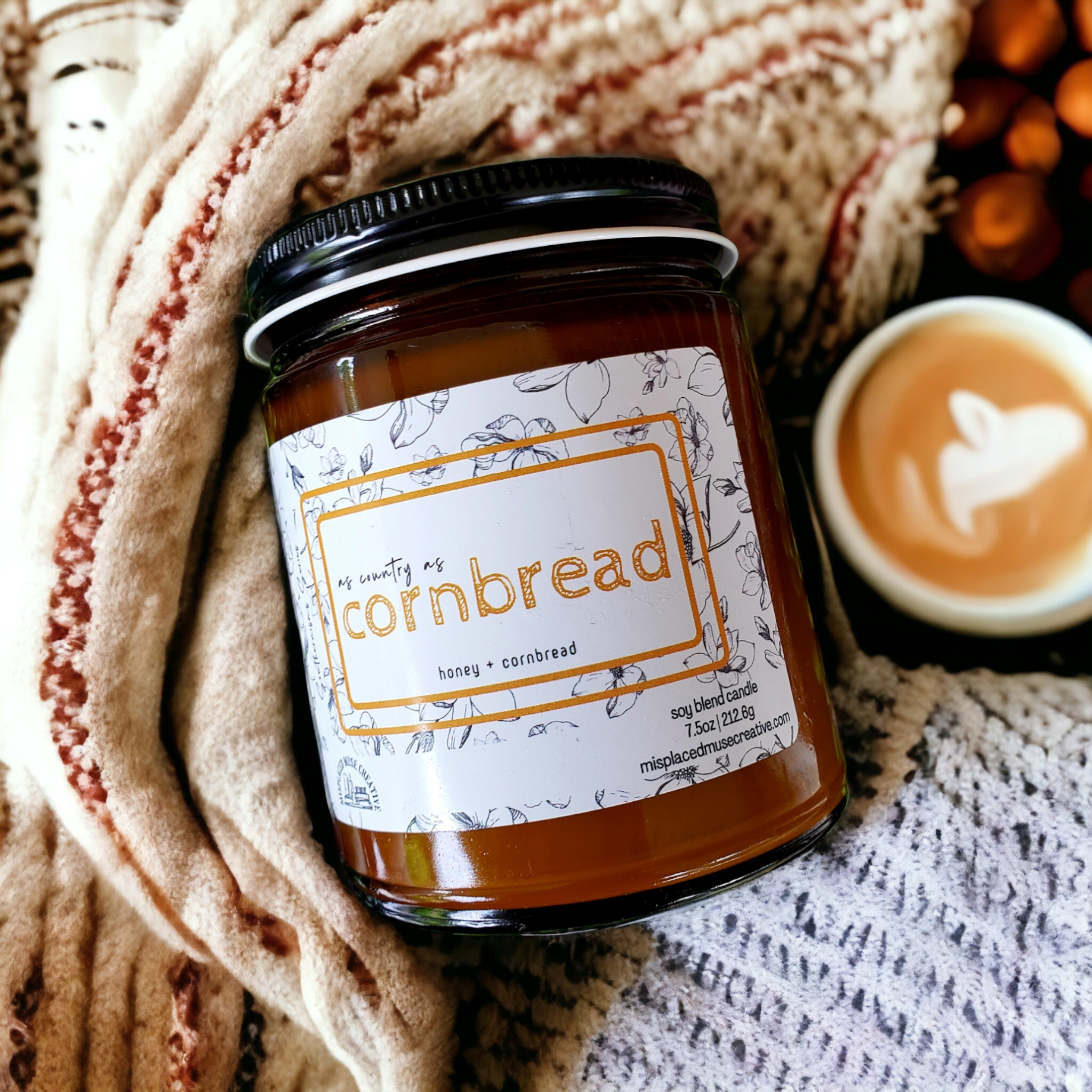 Misplaced Muse Creative - Vente Bougie en bocal - Bougie de soja As Country As Cornbread (parfum de pain de maïs au miel)2