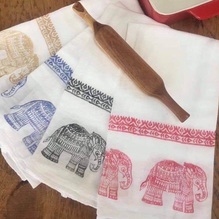 Strofinacci con elefanti in marcia per la vendita all'ingrosso da parte di Peepal tree