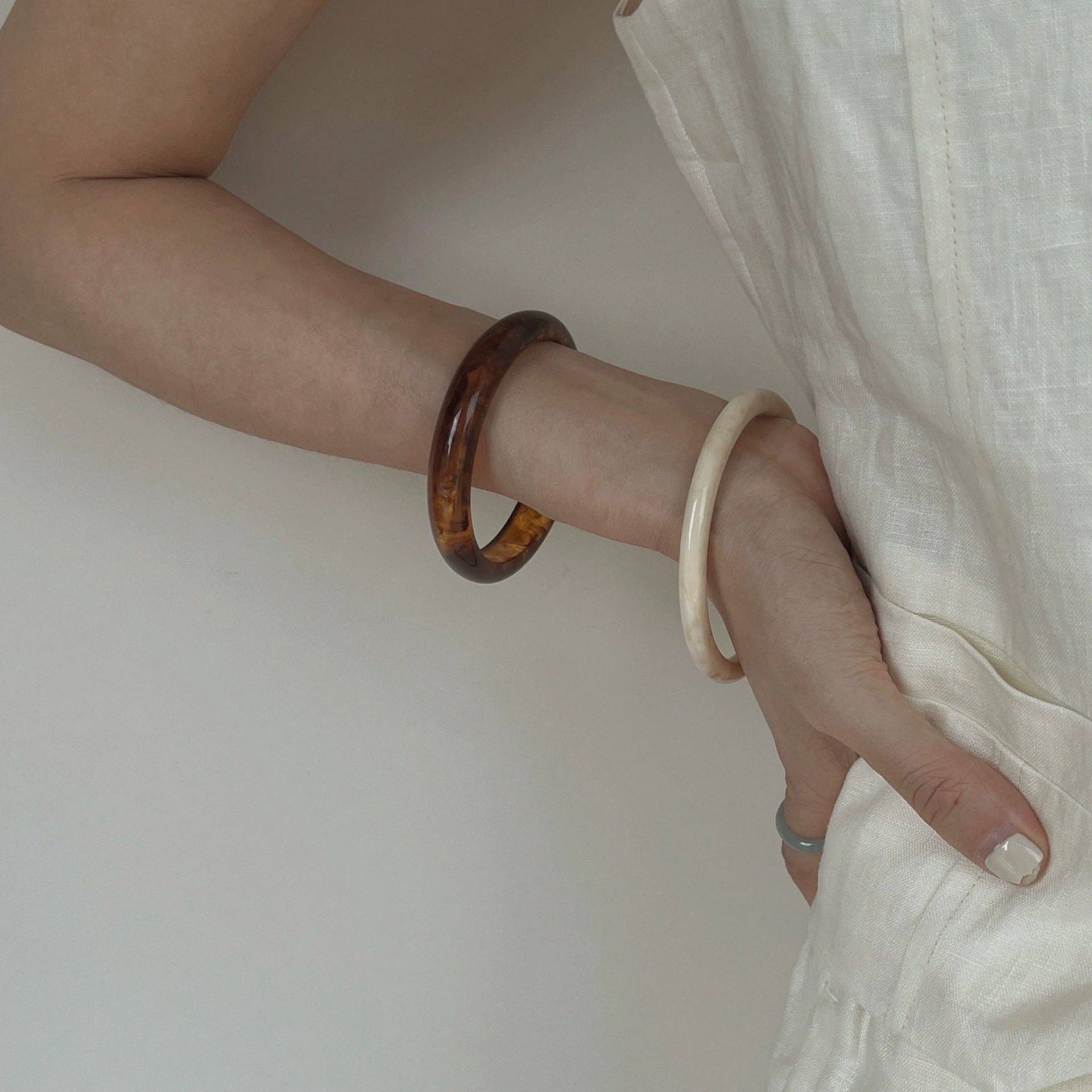 Dipped Shop - Vente Bracelet jonc - Bracelets en acrylique colorés et irréguliers DP25B57021