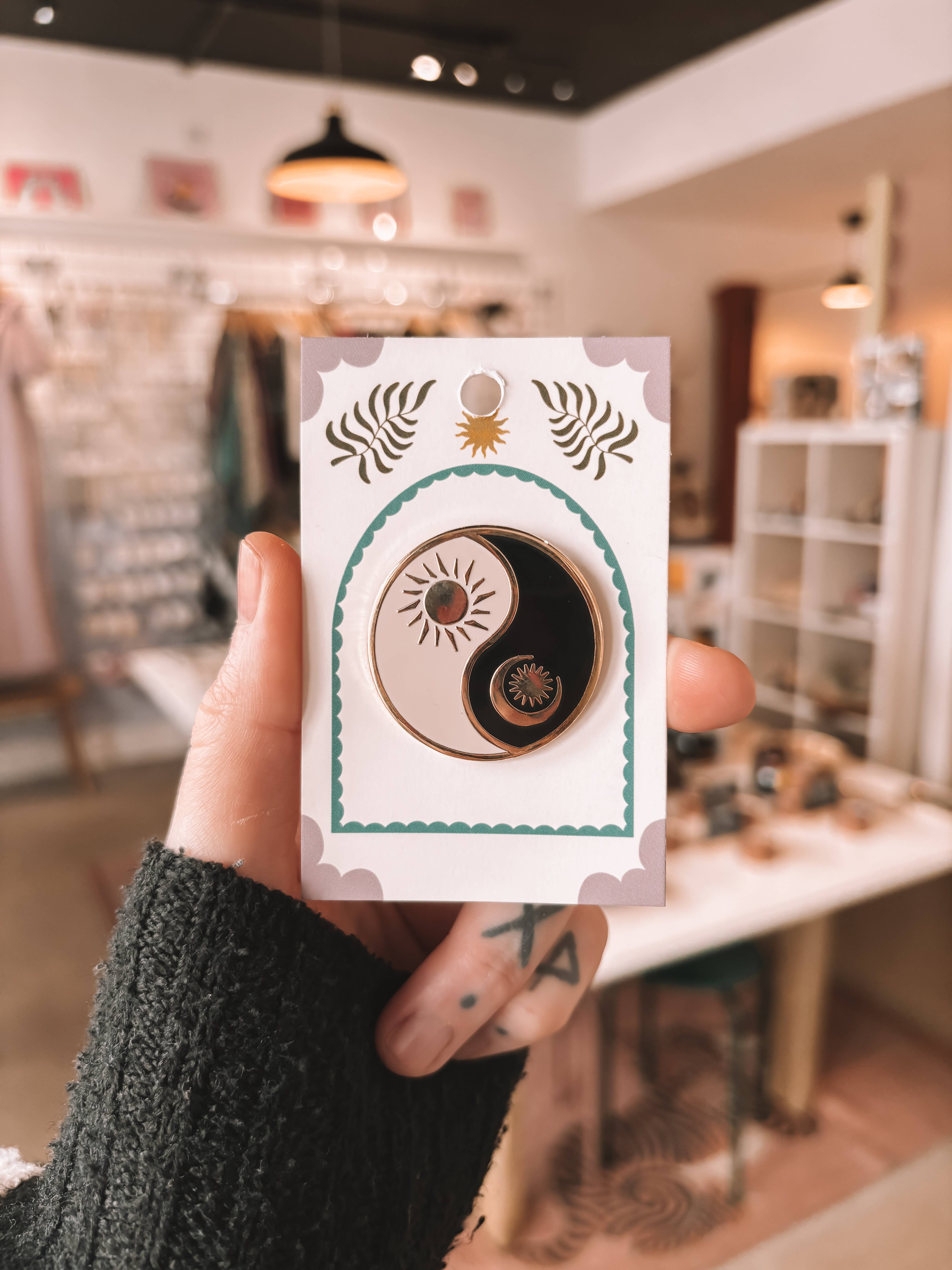 Betty Ratbag – wholesale Lapel pin/button – Sun & Moon Yin Yang Enamel Pin