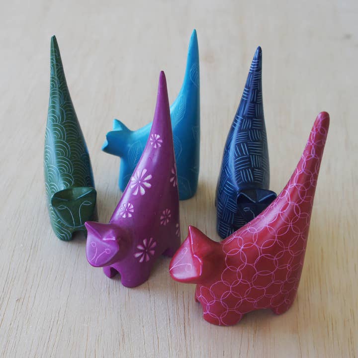 Tail Up Cat for wholesale by Venture Imports LLC