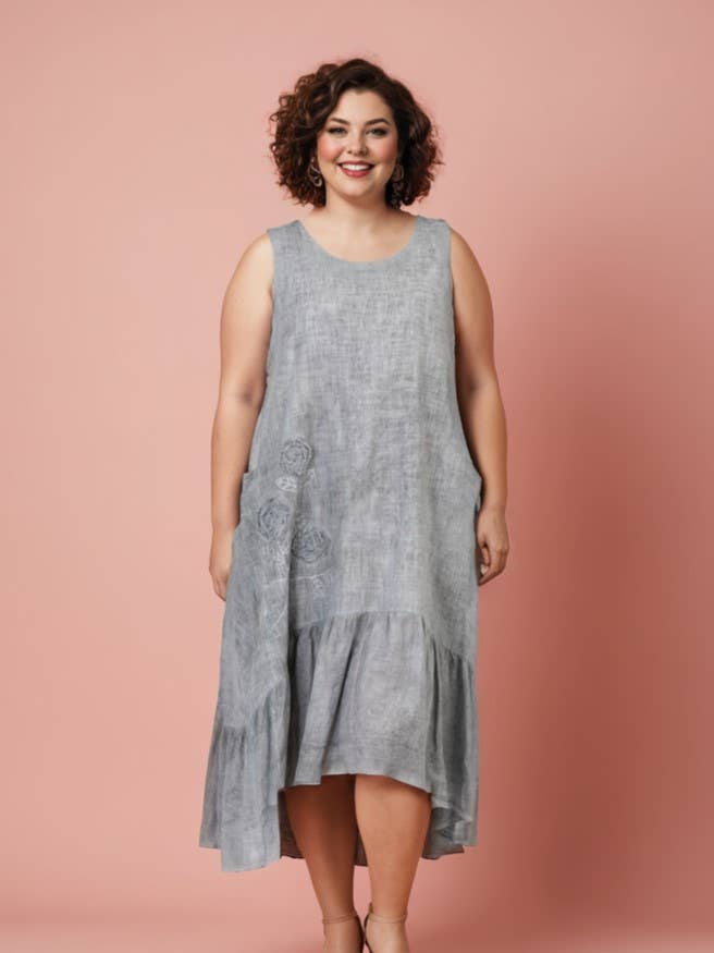 Robe grande taille avec broderie floral (C8015/GRIS) pour la vente par Pomme Rouge Paris
