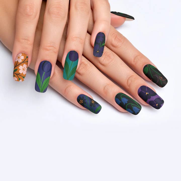 Uñas postizas negras Black Blossom Bash Black Blooms para venta al por mayor de FYNE BODY