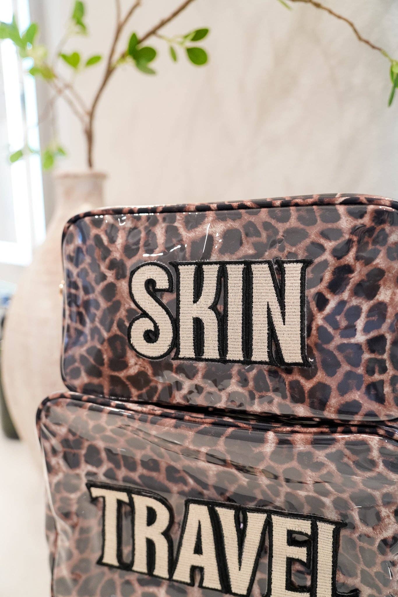 KENZKUSTOMZ - Wholesale Makeup/Cosmetic Bag - Skin - Leopard Clear Coat Large Bag3