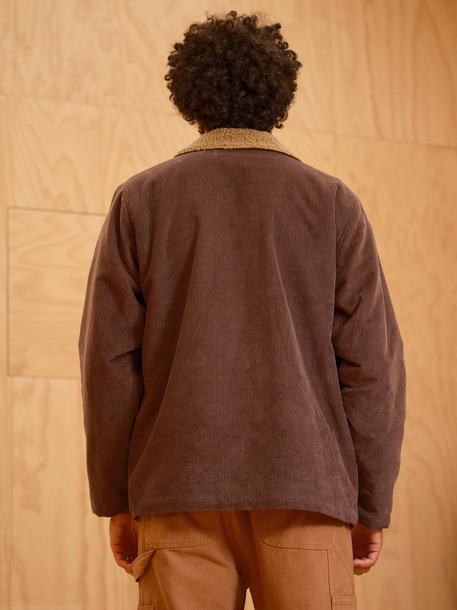 Dunkelbrauner Cordstoff Mack-Jacke für den Großhandel auf Faire7